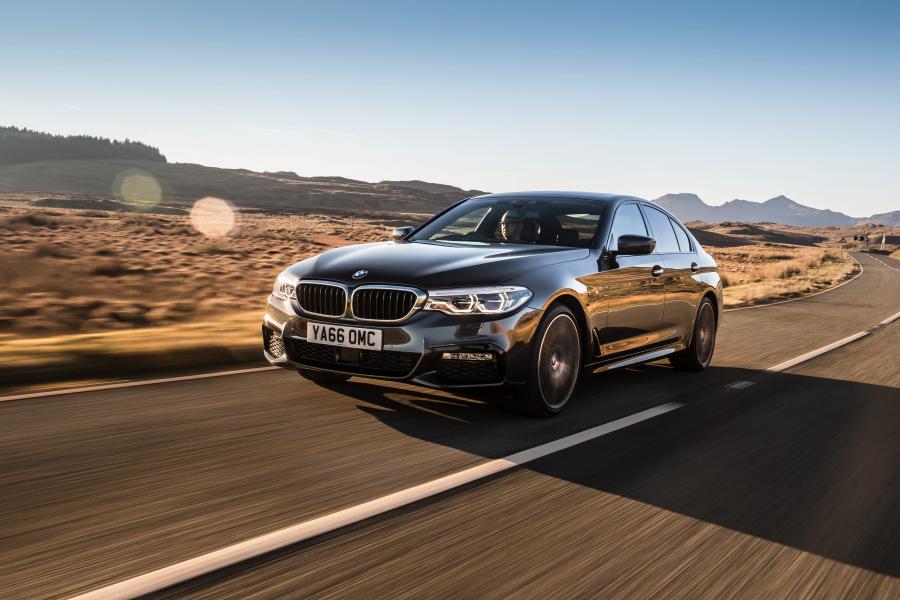  BMW 530i xDrive Sedan M Sport 2017 года  (UK) (фото 15 из 23)